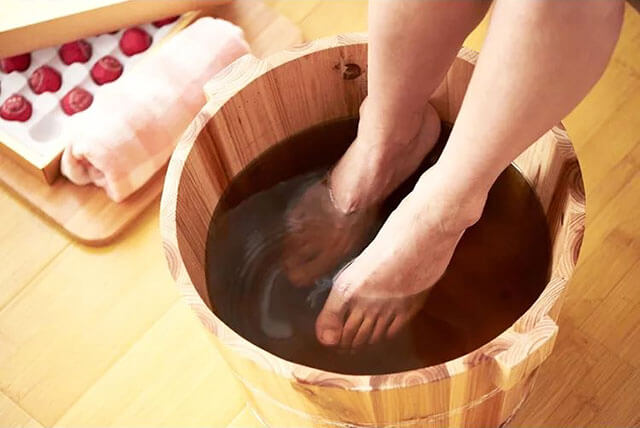泡脚粉好还是中药足浴包好